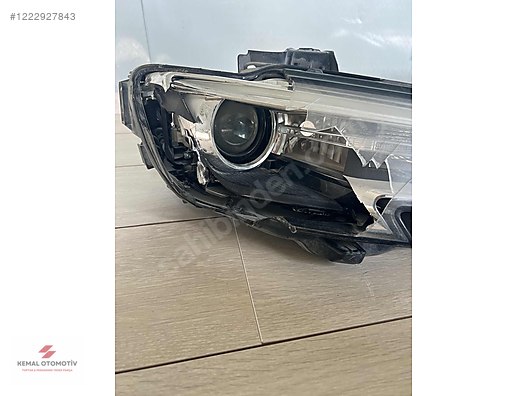 AUDI A3 SEDAN MERCEKLİ LEDLİ SAĞ FAR 8V0941006E (HASARLI)