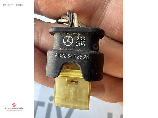 MERCEDES PARK SENSÖR SOKETİ 3 PİN A0225452526